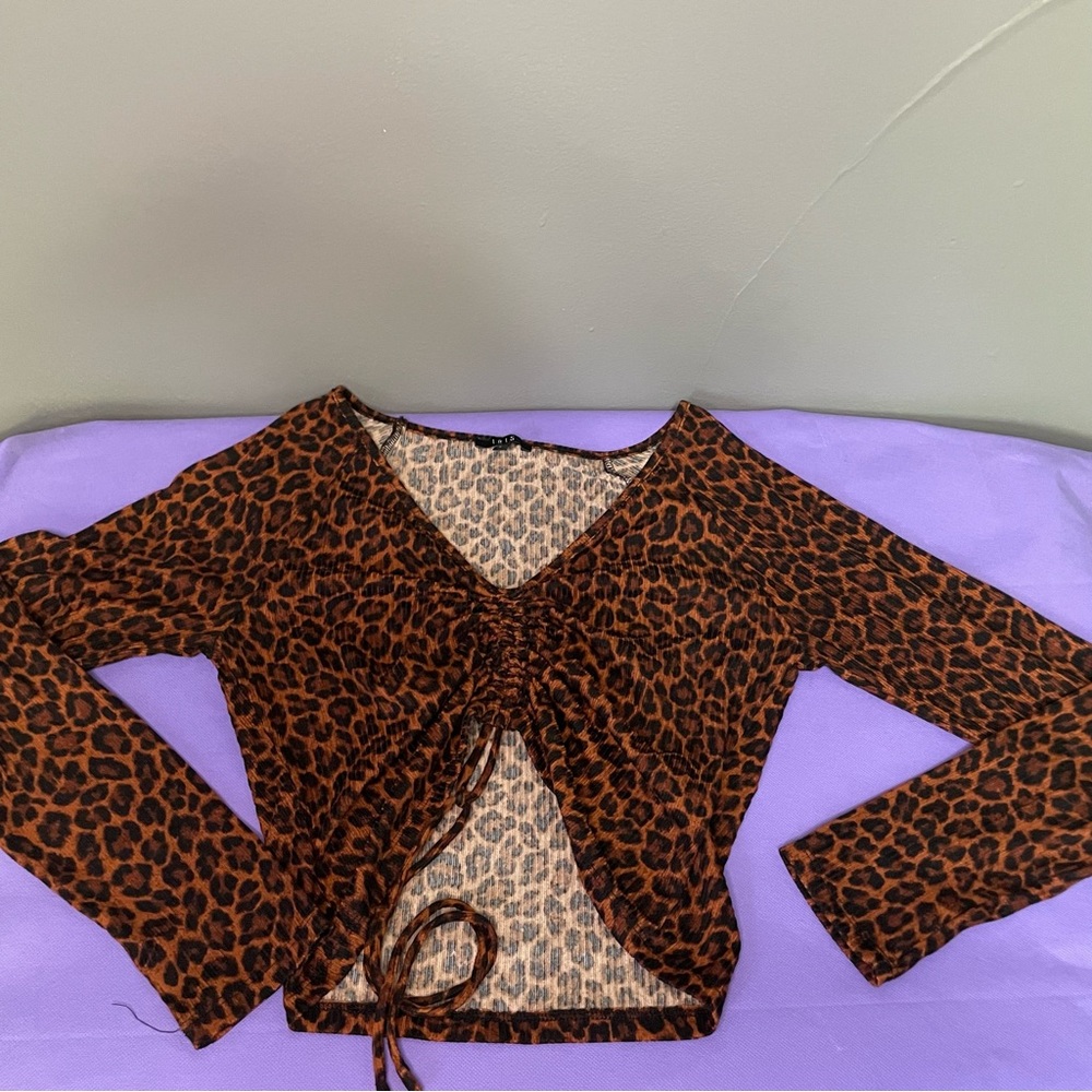 IRIS Ruched, Ribbed V-Neck, Brown, Size Large Top - Picture 9 of 9